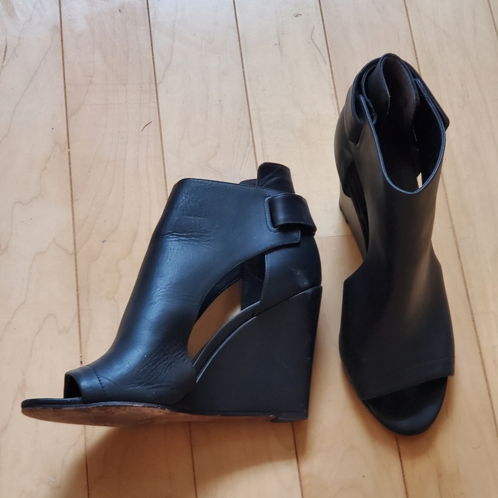 Vince Katia Italy real leather ankle booties